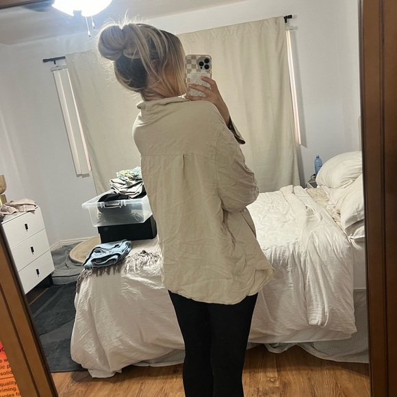 H&M BUTTON UP - Picture 7 of 10